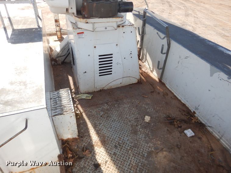 image for item DI3646 2007 International 7300 SFA  bucket truck