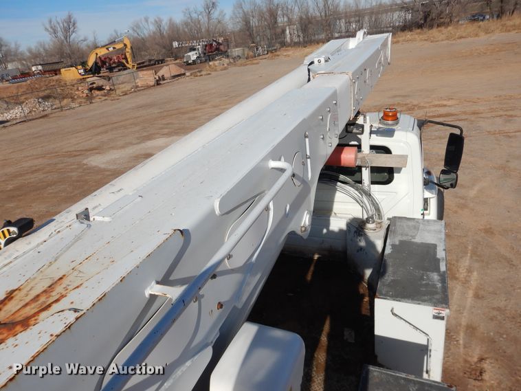 image for item DI3646 2007 International 7300 SFA  bucket truck