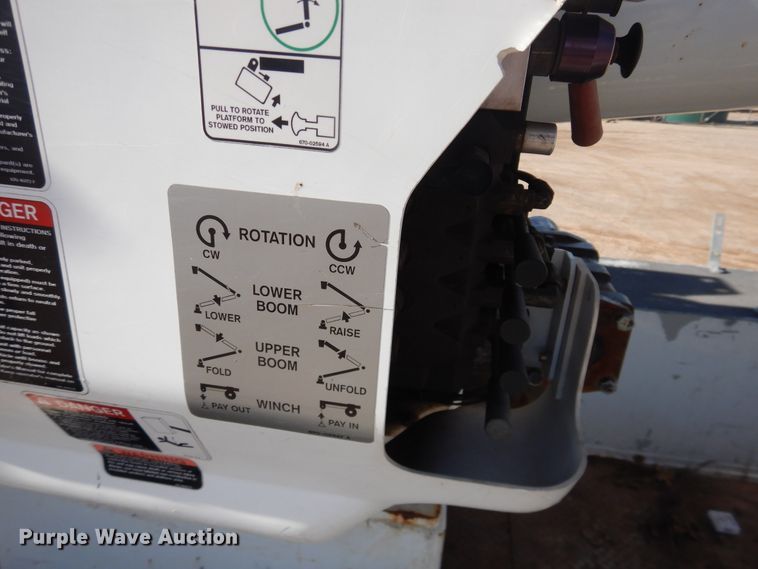 image for item DI3646 2007 International 7300 SFA  bucket truck