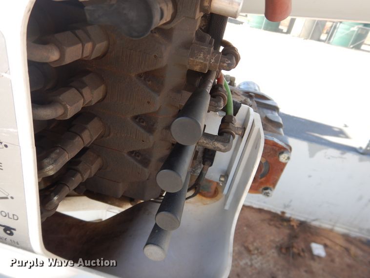 image for item DI3646 2007 International 7300 SFA  bucket truck