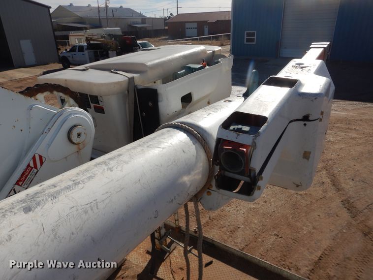 image for item DI3646 2007 International 7300 SFA  bucket truck