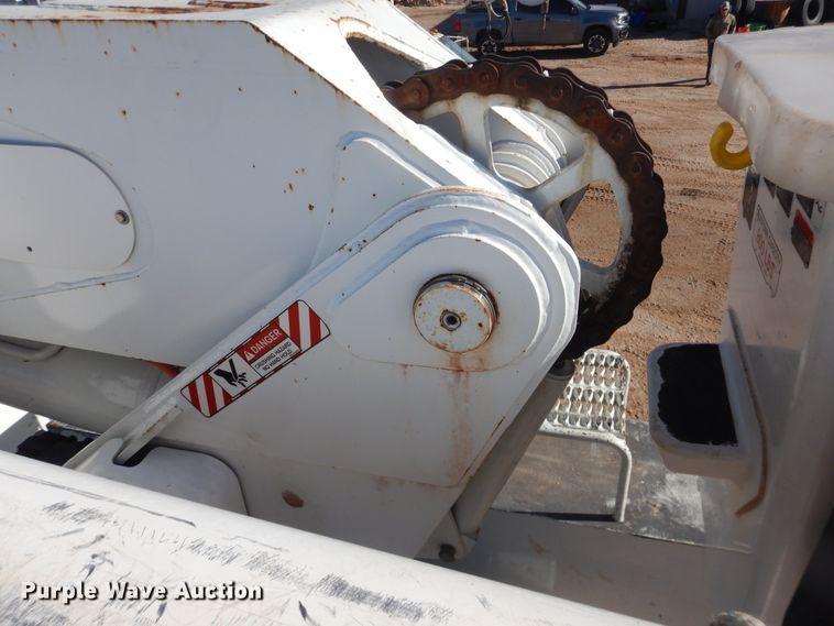 image for item DI3646 2007 International 7300 SFA  bucket truck