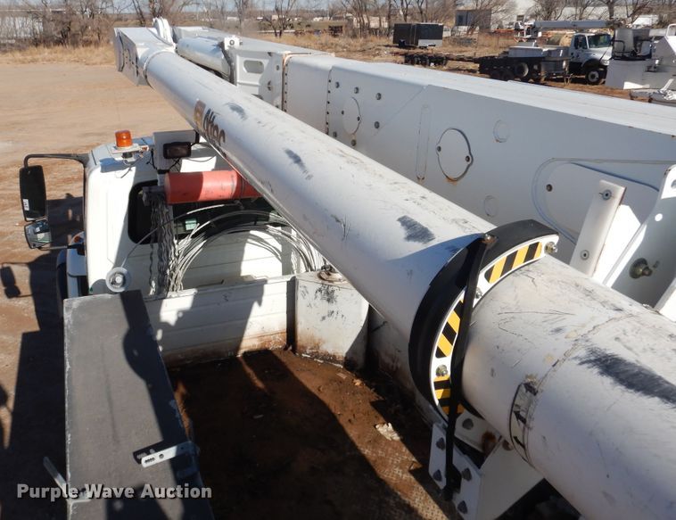 image for item DI3646 2007 International 7300 SFA  bucket truck