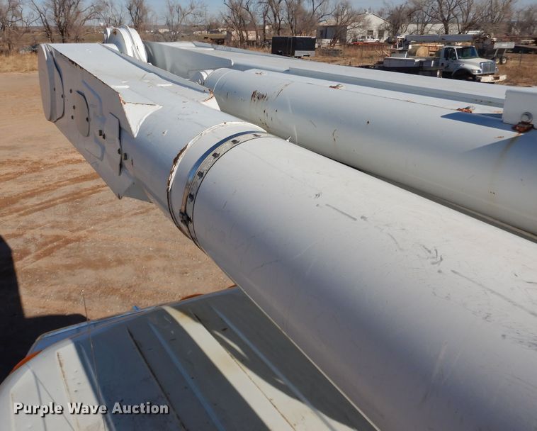 image for item DI3646 2007 International 7300 SFA  bucket truck