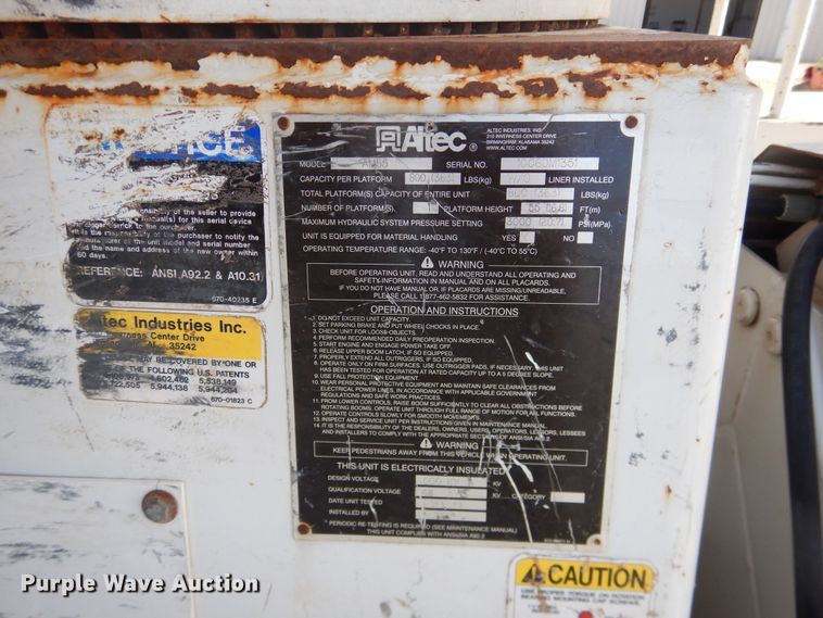 image for item DI3646 2007 International 7300 SFA  bucket truck