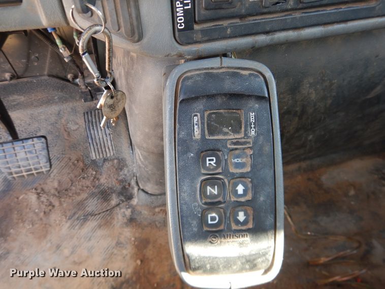 image for item DI3646 2007 International 7300 SFA  bucket truck