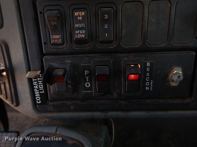 image for item DI3646 2007 International 7300 SFA  bucket truck