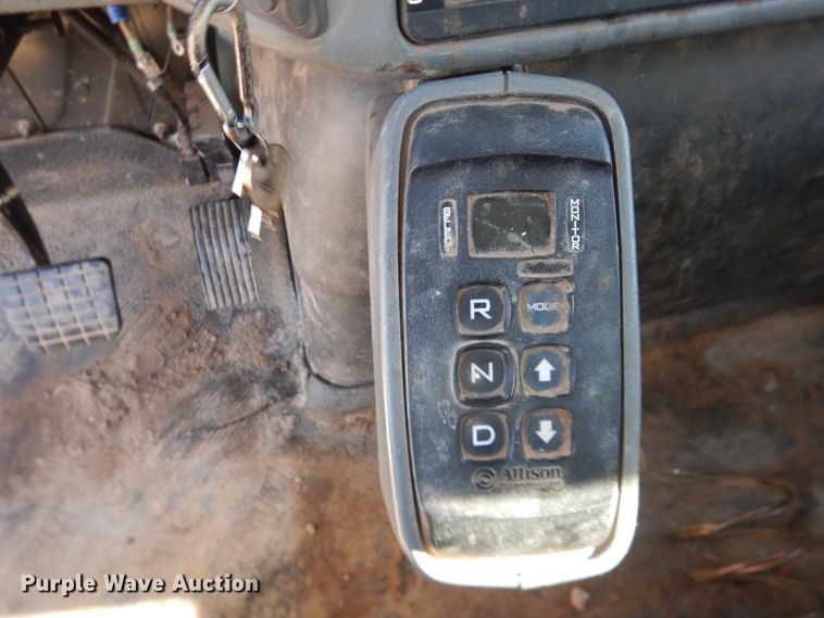 image for item DI3646 2007 International 7300 SFA  bucket truck