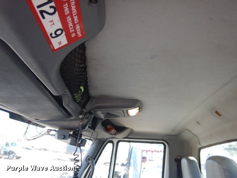 image for item DI3646 2007 International 7300 SFA  bucket truck