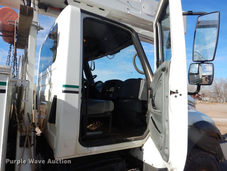 image for item DI3646 2007 International 7300 SFA  bucket truck