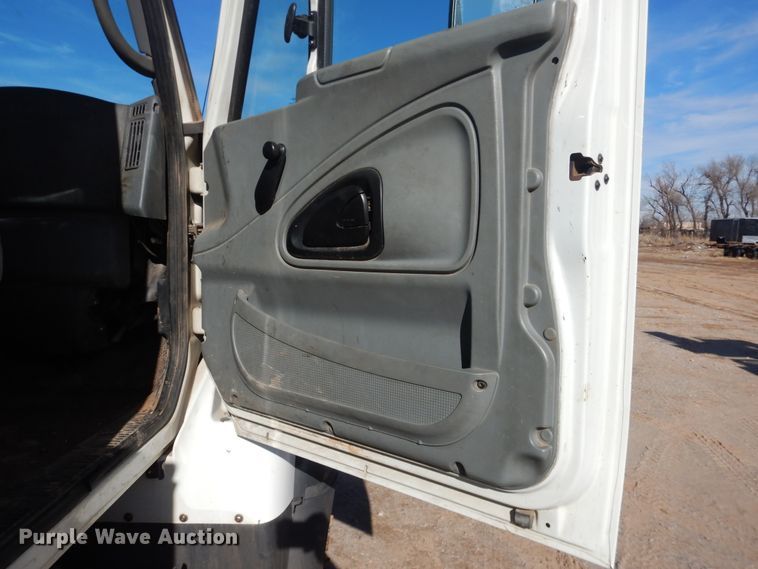 image for item DI3646 2007 International 7300 SFA  bucket truck