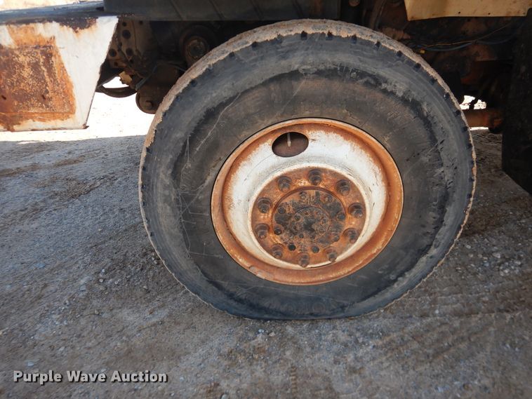 image for item DI3646 2007 International 7300 SFA  bucket truck