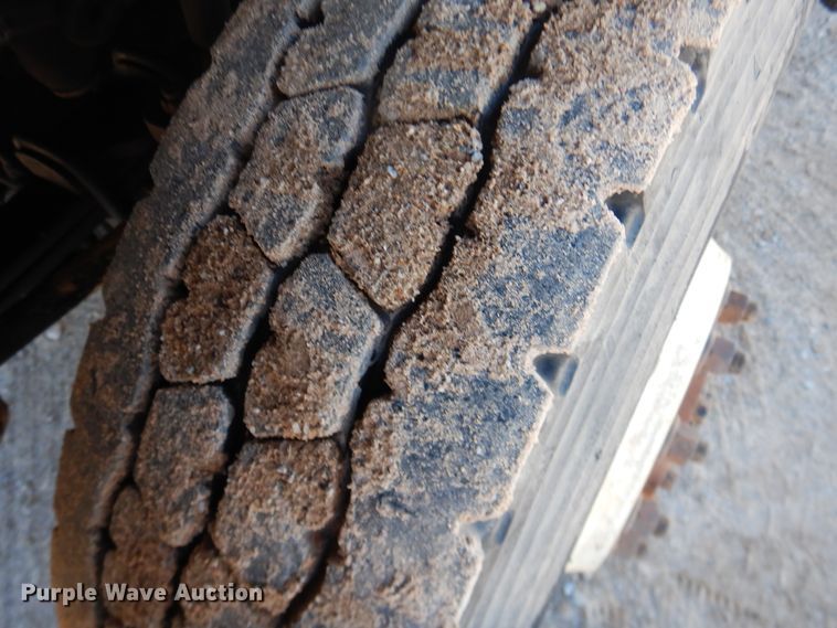 image for item DI3646 2007 International 7300 SFA  bucket truck