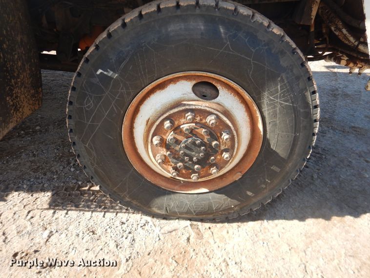 image for item DI3646 2007 International 7300 SFA  bucket truck