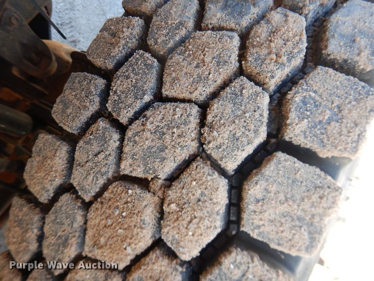 image for item DI3646 2007 International 7300 SFA  bucket truck