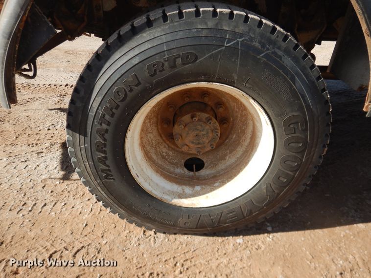 image for item DI3646 2007 International 7300 SFA  bucket truck