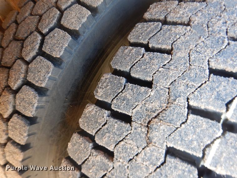 image for item DI3646 2007 International 7300 SFA  bucket truck