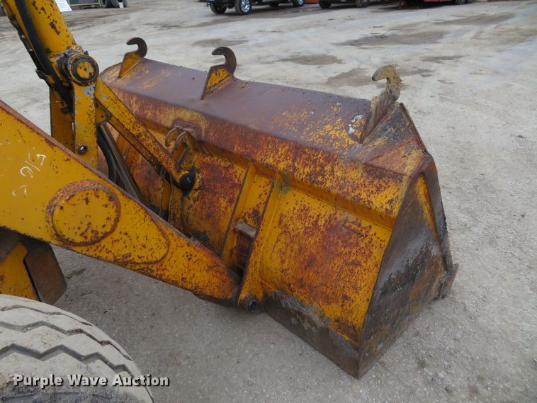 image for item DI3993 1986 John Deere 510C  backhoe