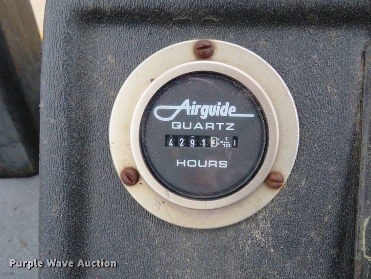 image for item DI3993 1986 John Deere 510C  backhoe