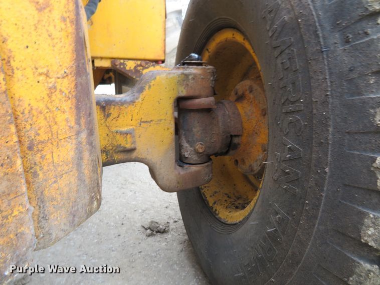 image for item DI3993 1986 John Deere 510C  backhoe