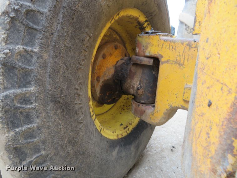 image for item DI3993 1986 John Deere 510C  backhoe