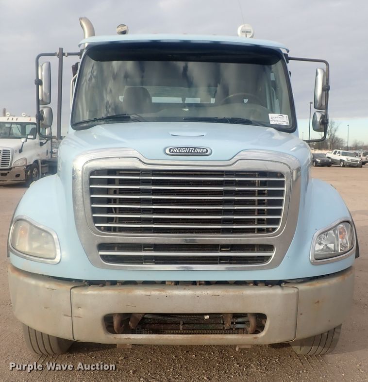 image for item DI7490 2007 Freightliner Business Class M112 roll-off container truck