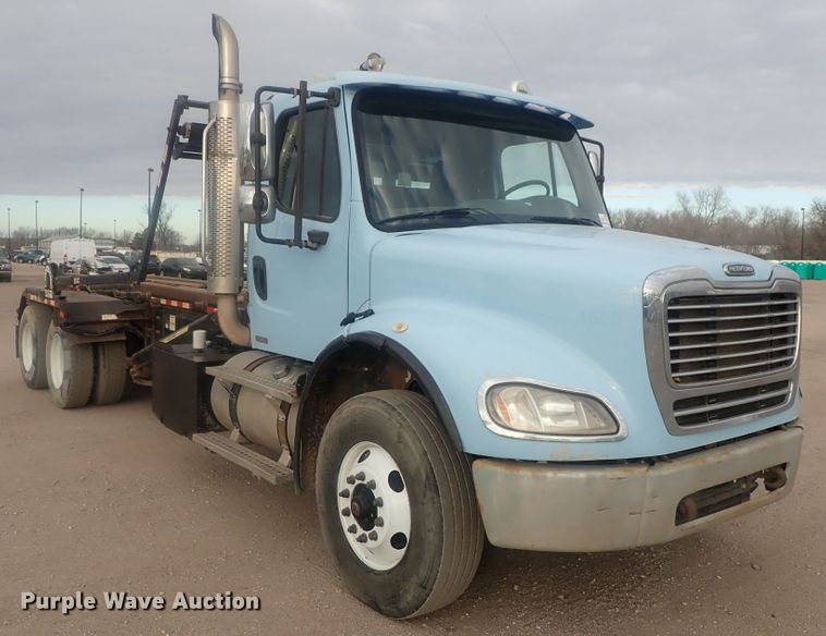 image for item DI7490 2007 Freightliner Business Class M112 roll-off container truck