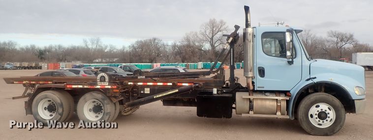 image for item DI7490 2007 Freightliner Business Class M112 roll-off container truck