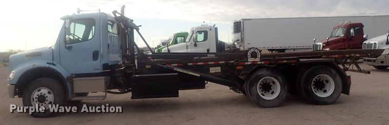 image for item DI7490 2007 Freightliner Business Class M112 roll-off container truck