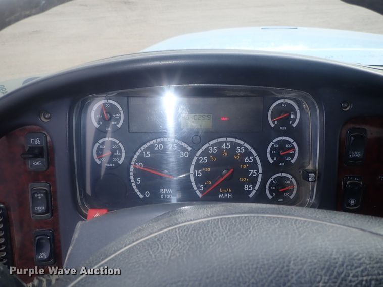 image for item DI7490 2007 Freightliner Business Class M112 roll-off container truck