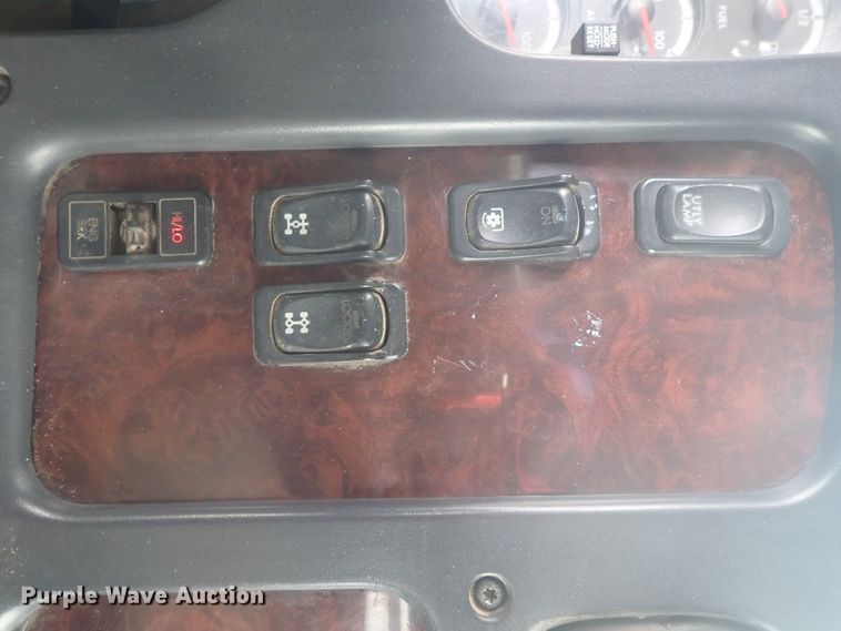 image for item DI7490 2007 Freightliner Business Class M112 roll-off container truck