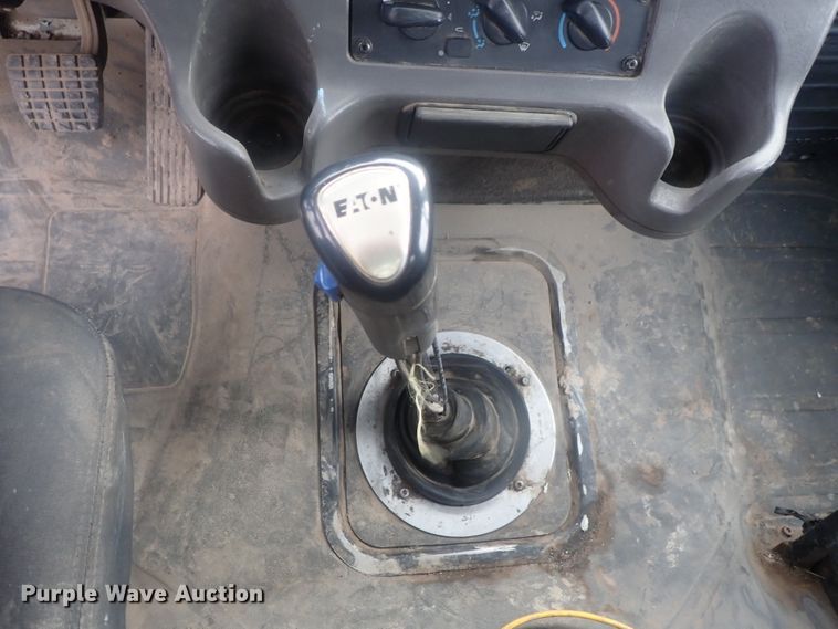 image for item DI7490 2007 Freightliner Business Class M112 roll-off container truck