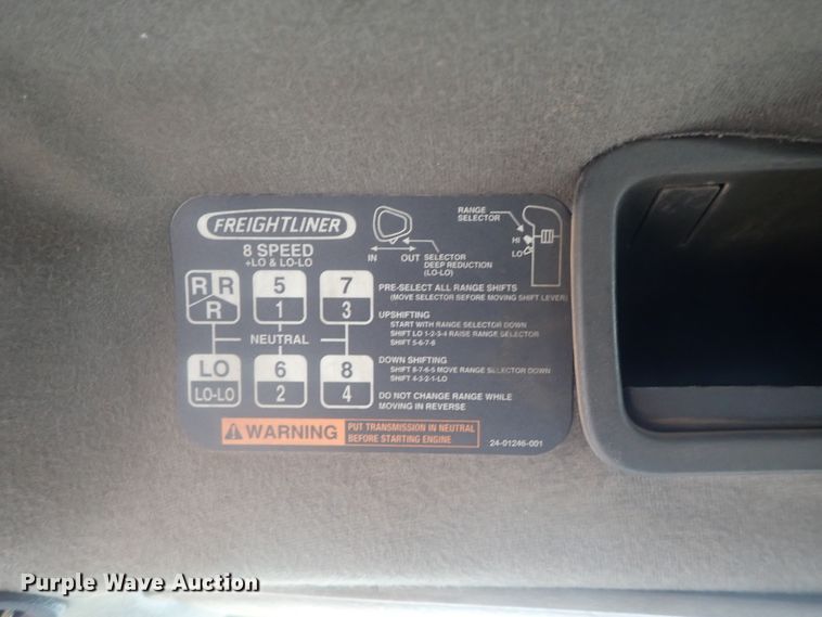 image for item DI7490 2007 Freightliner Business Class M112 roll-off container truck