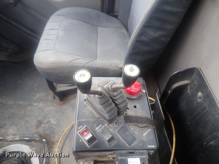 image for item DI7490 2007 Freightliner Business Class M112 roll-off container truck