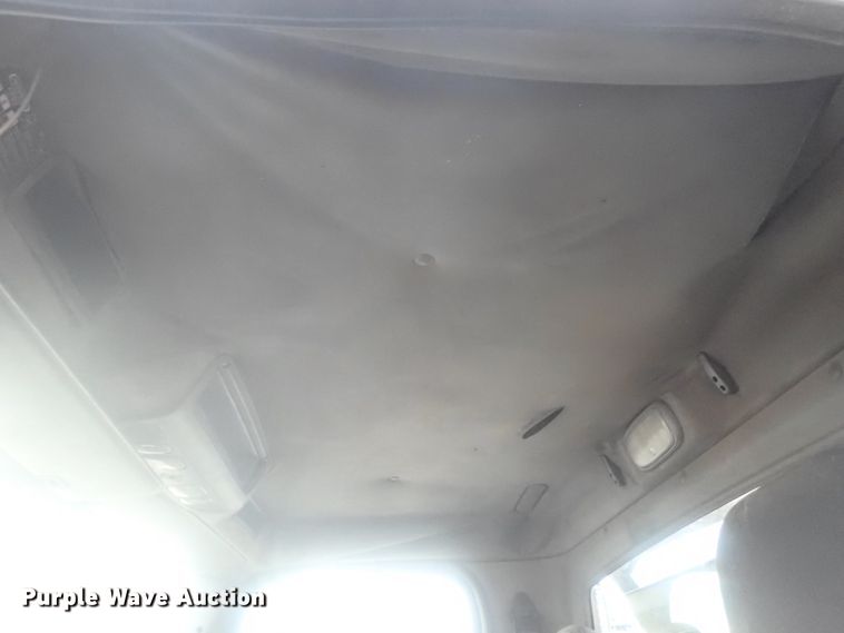 image for item DI7490 2007 Freightliner Business Class M112 roll-off container truck