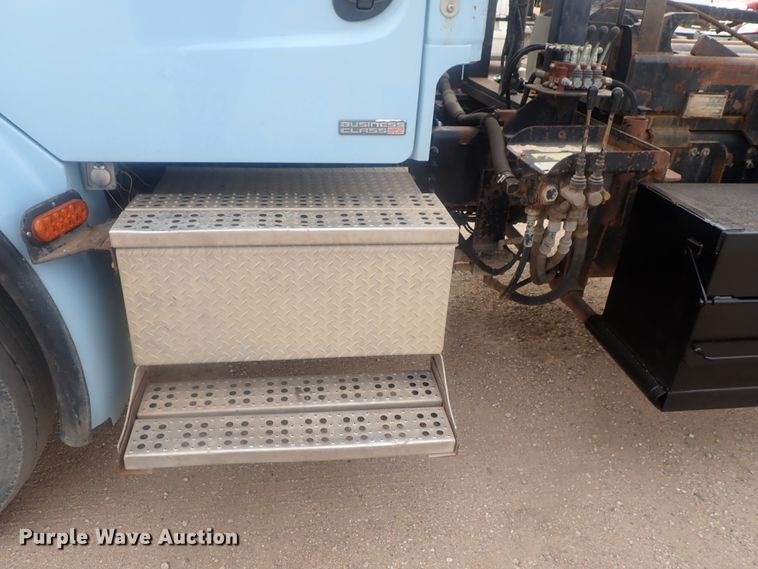 image for item DI7490 2007 Freightliner Business Class M112 roll-off container truck