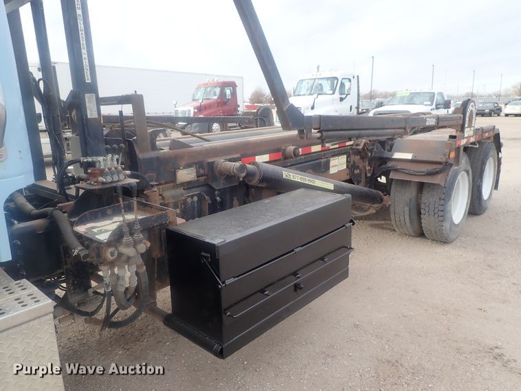 image for item DI7490 2007 Freightliner Business Class M112 roll-off container truck