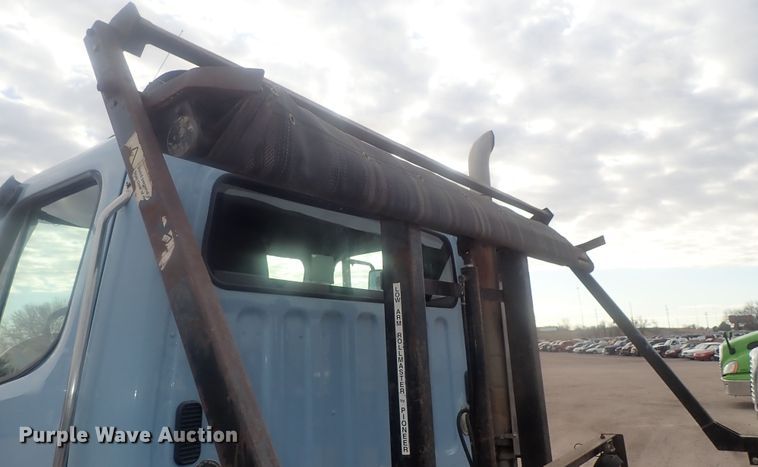 image for item DI7490 2007 Freightliner Business Class M112 roll-off container truck