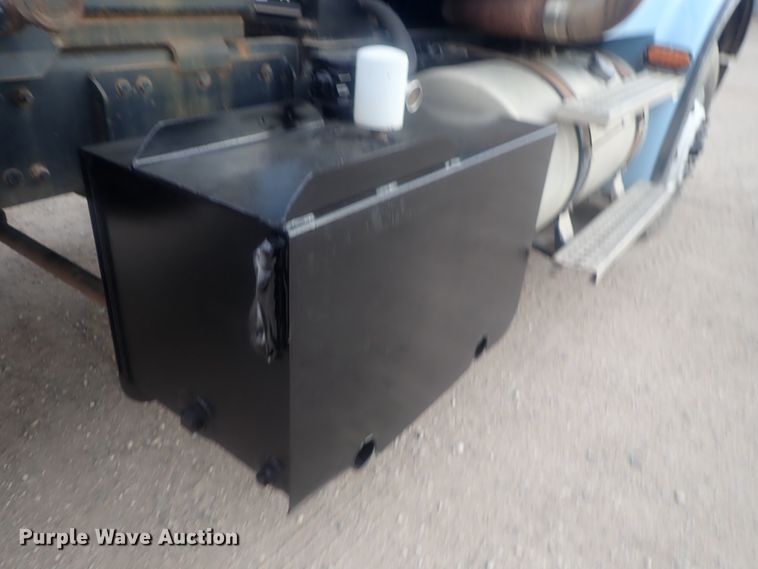 image for item DI7490 2007 Freightliner Business Class M112 roll-off container truck