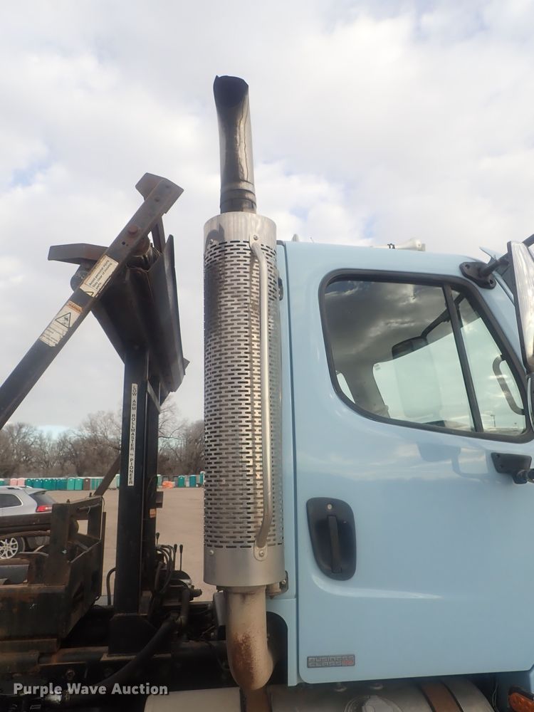 image for item DI7490 2007 Freightliner Business Class M112 roll-off container truck