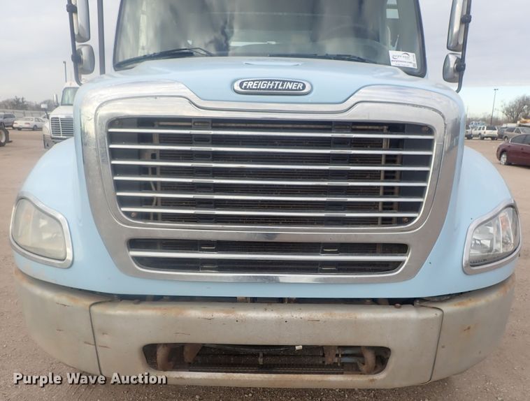 image for item DI7490 2007 Freightliner Business Class M112 roll-off container truck