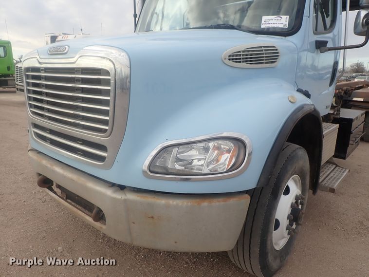 image for item DI7490 2007 Freightliner Business Class M112 roll-off container truck