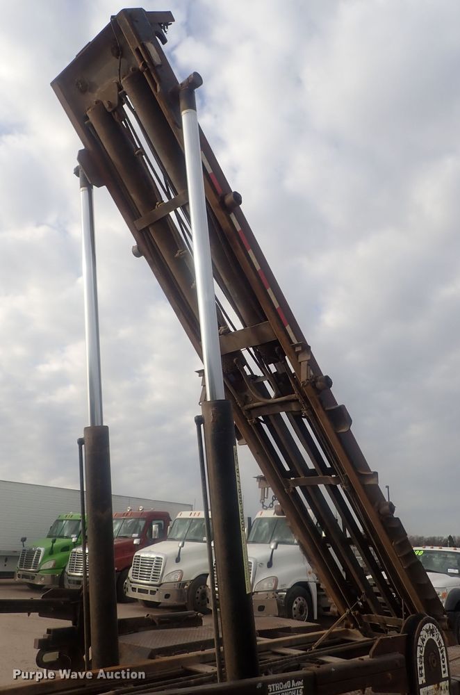 image for item DI7490 2007 Freightliner Business Class M112 roll-off container truck