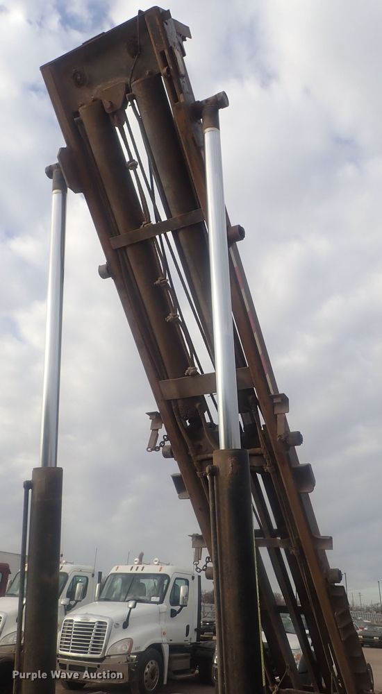 image for item DI7490 2007 Freightliner Business Class M112 roll-off container truck