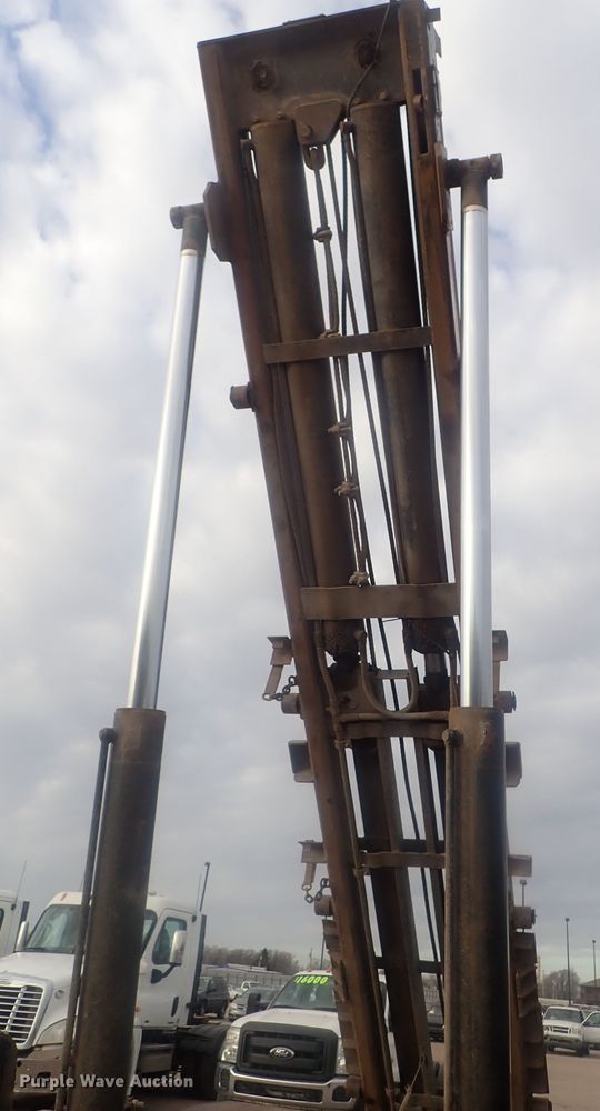 image for item DI7490 2007 Freightliner Business Class M112 roll-off container truck