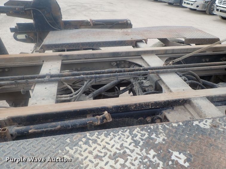 image for item DI7490 2007 Freightliner Business Class M112 roll-off container truck