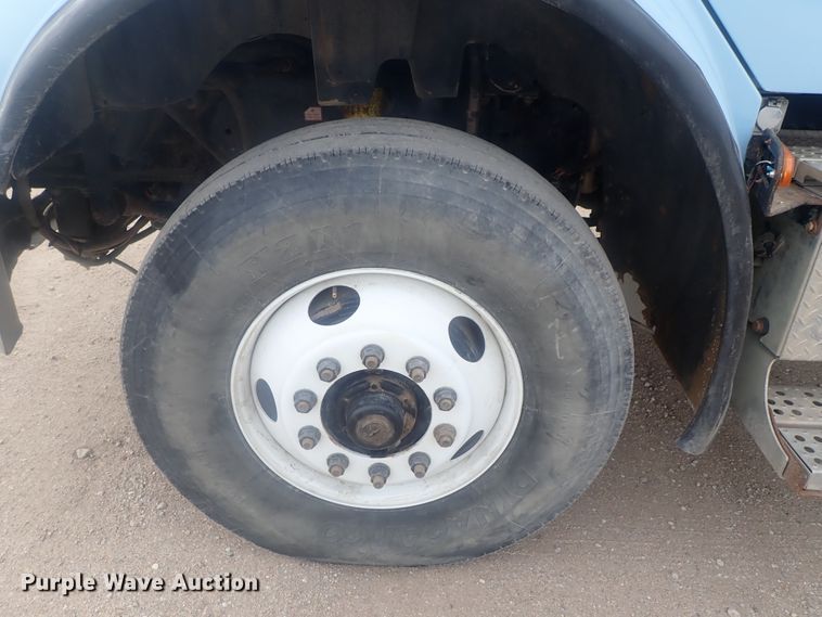 image for item DI7490 2007 Freightliner Business Class M112 roll-off container truck