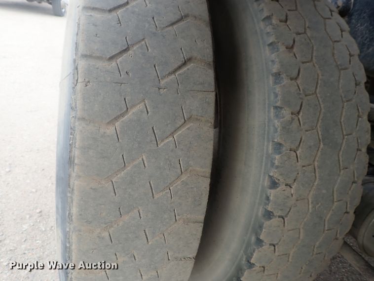 image for item DI7490 2007 Freightliner Business Class M112 roll-off container truck