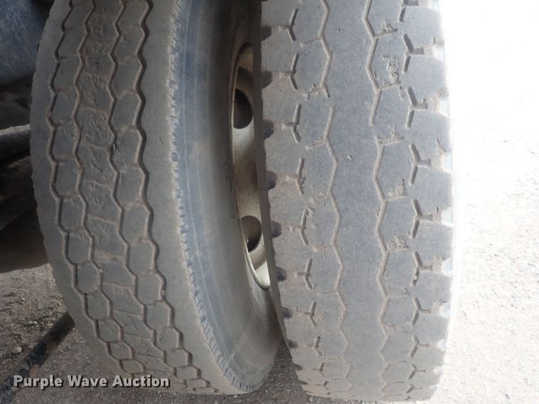 image for item DI7490 2007 Freightliner Business Class M112 roll-off container truck