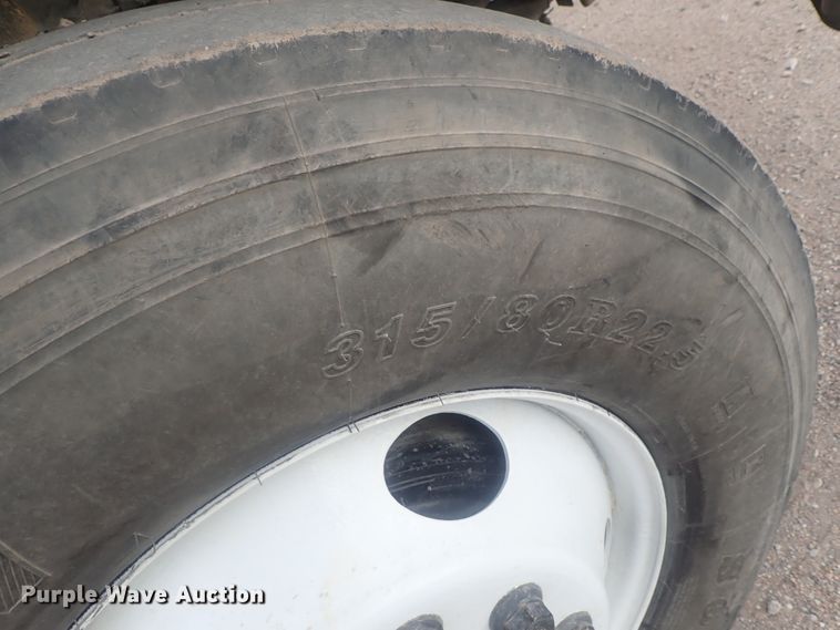 image for item DI7490 2007 Freightliner Business Class M112 roll-off container truck